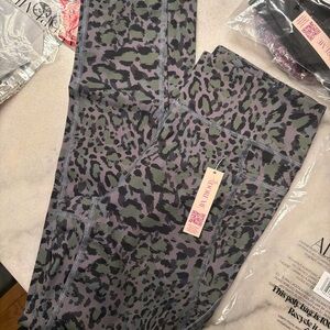 Green and Black Adore Me yoga Leopard Print Leggings medium NWT NEW ankle length